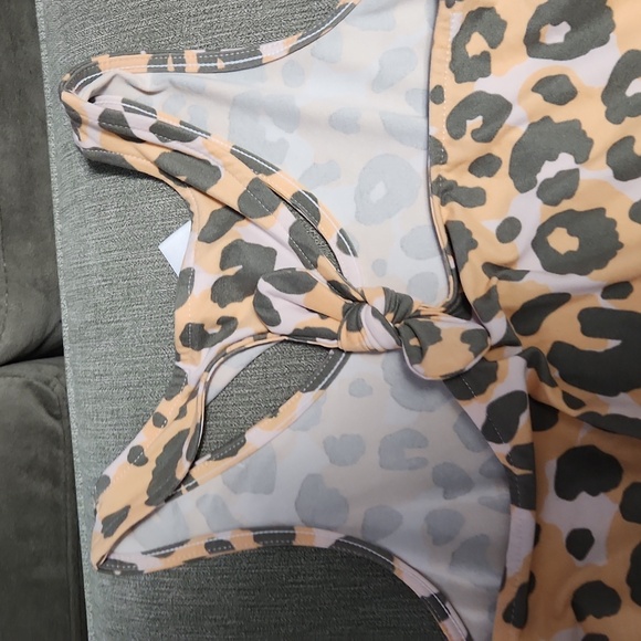 Like new bathing suit cover-up - Picture 3 of 3